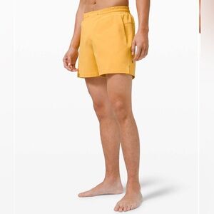 Lululemon Channel Cross Short 5" Men's Size M in Wheat Yellow